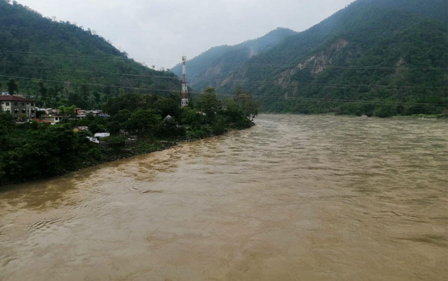 कर्णाली नदी कटानले जोखिममा बर्दियाको राजापुर र टीकापुरको श्रीलंका गाउँ